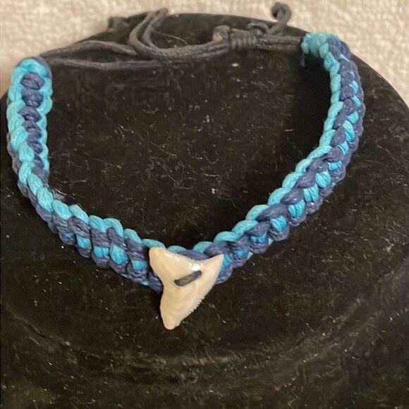 8” two tone adjustable woven cord bracelet w/14.7mm x 10.52mm real shark tooth - Picture 3 of 12
